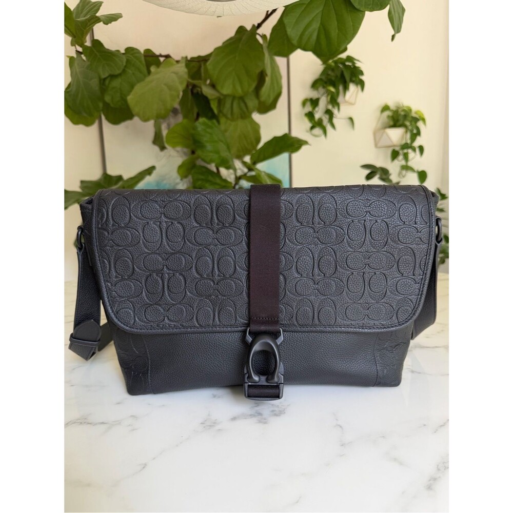 Coach Beck Messenger Crossbody Bag in Signature Pebble Leather Black CP115